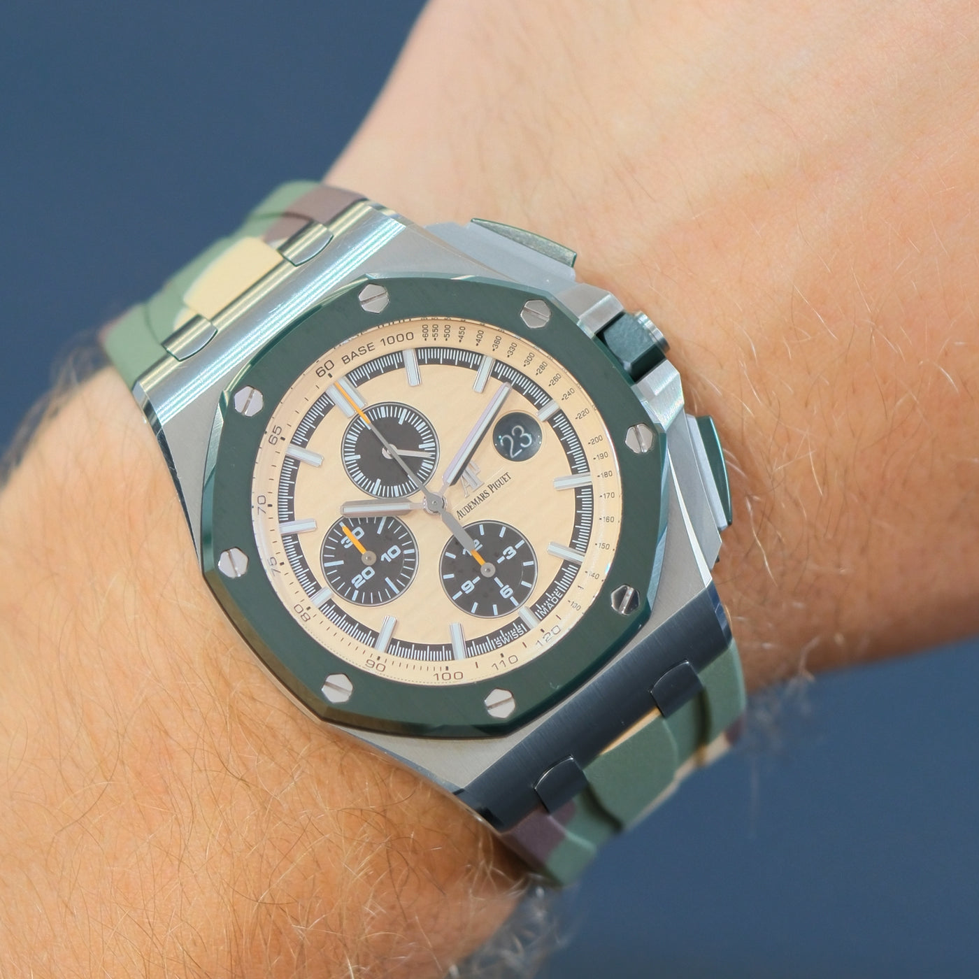 Audemars Piguet Royal Oak Offshore 26400SO.OO.A054CA.01 Selfwinding Chronograph Champagne Dial