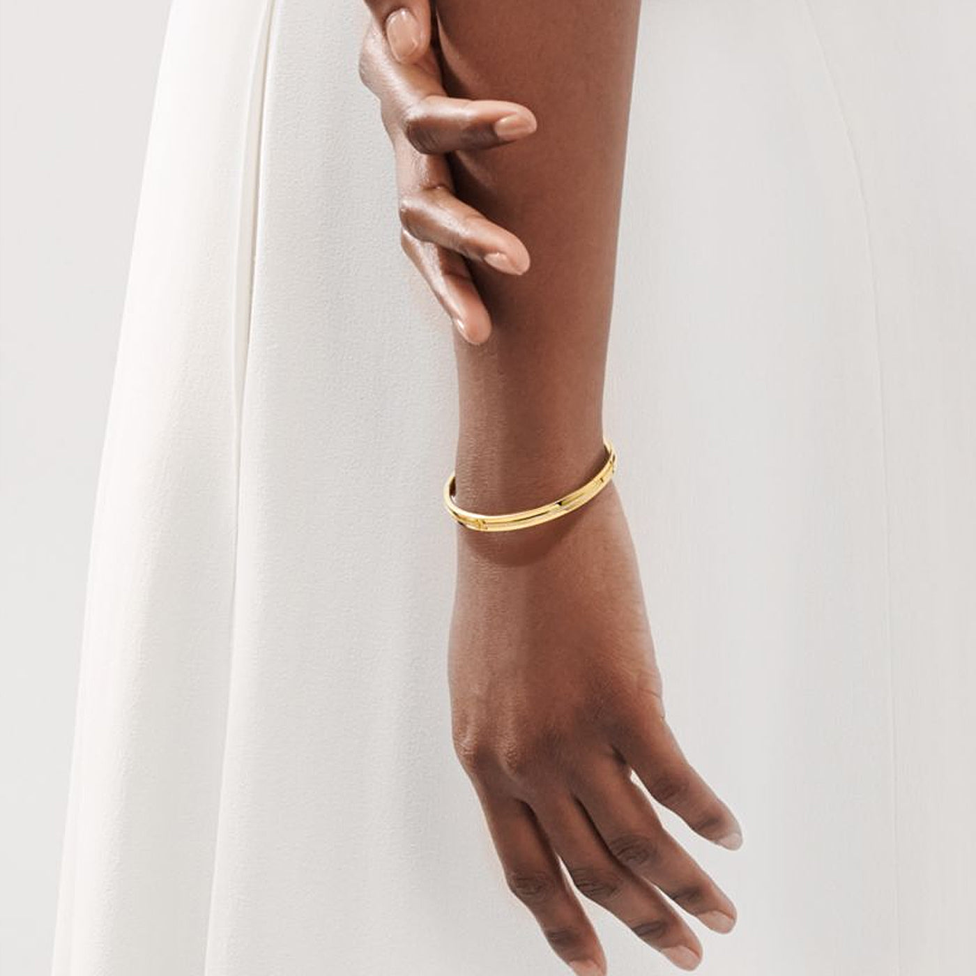 Tiffany & Co T Diamond Hinged Bangle 18k Yellow Gold Bracelet