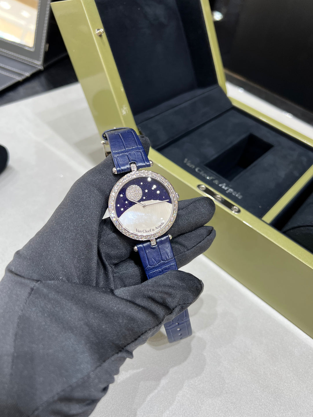 Van Cleef Arpels Lady Arpels Day And Night White Gold 38mm